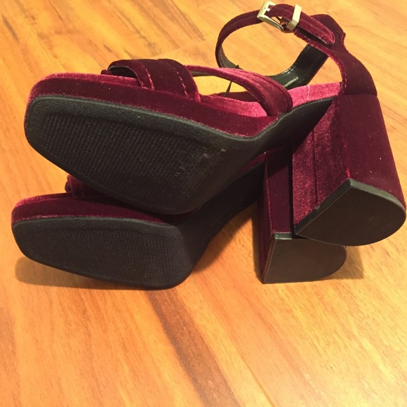 NEW Velvet platform Sandals  Red sz 7 - Picture 5 of 6